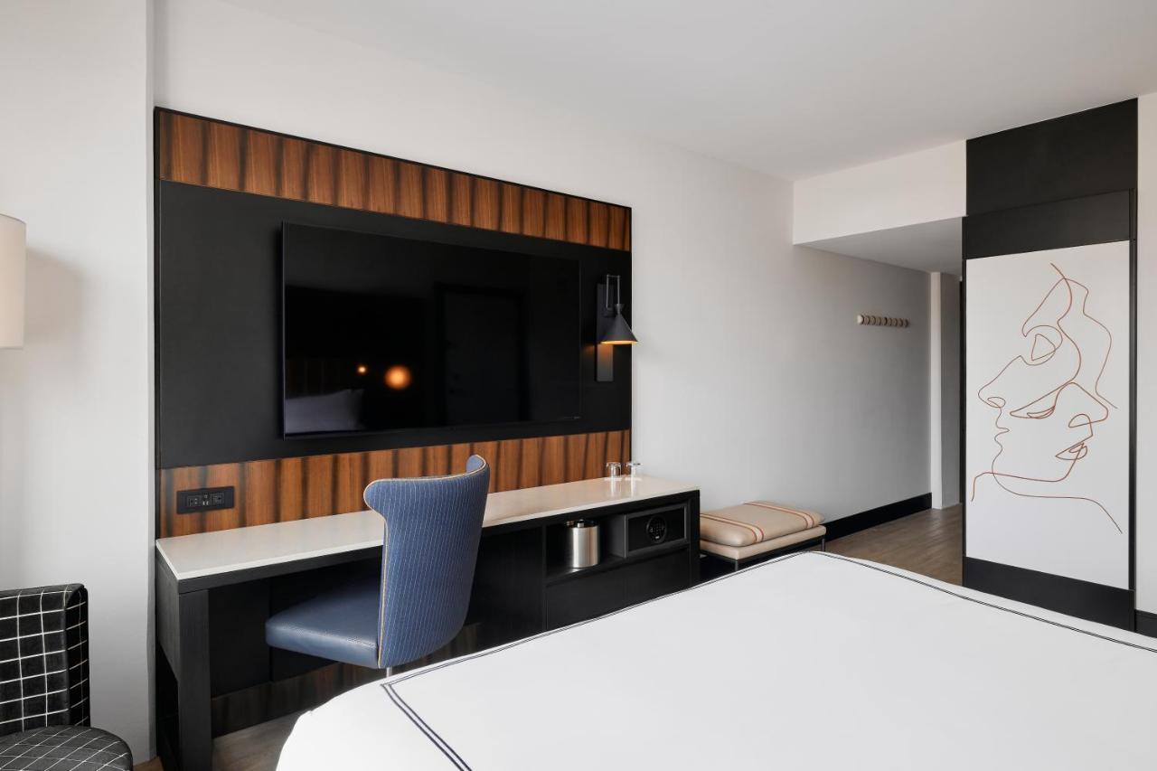The Godfrey Detroit, Curio Collection By Hilton Hotel Eksteriør billede